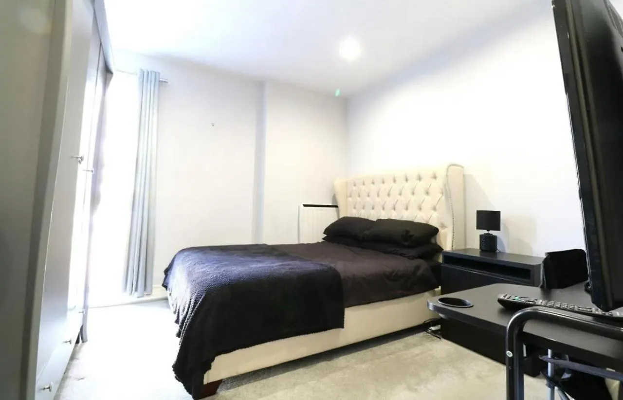 Georgina Beach Luxury 2 Bed Apartment - Walking Distance To Beach Southend-on-Sea United Kingdom