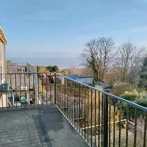 https://budget-friendly-4-bedroom-house-in-ideal-for-travelers.cardiffhotelswales.com